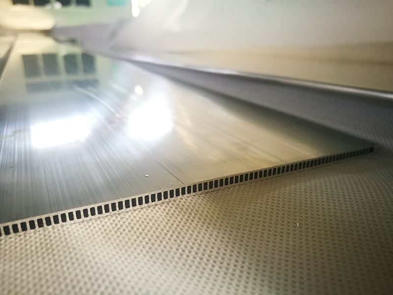 Tubo plano de aluminio de flujo paralelo